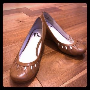 Report Tan Wedges with Wooden Heel